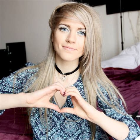 I dated Marina Joyce for about 2 weeks, during which we kissed。